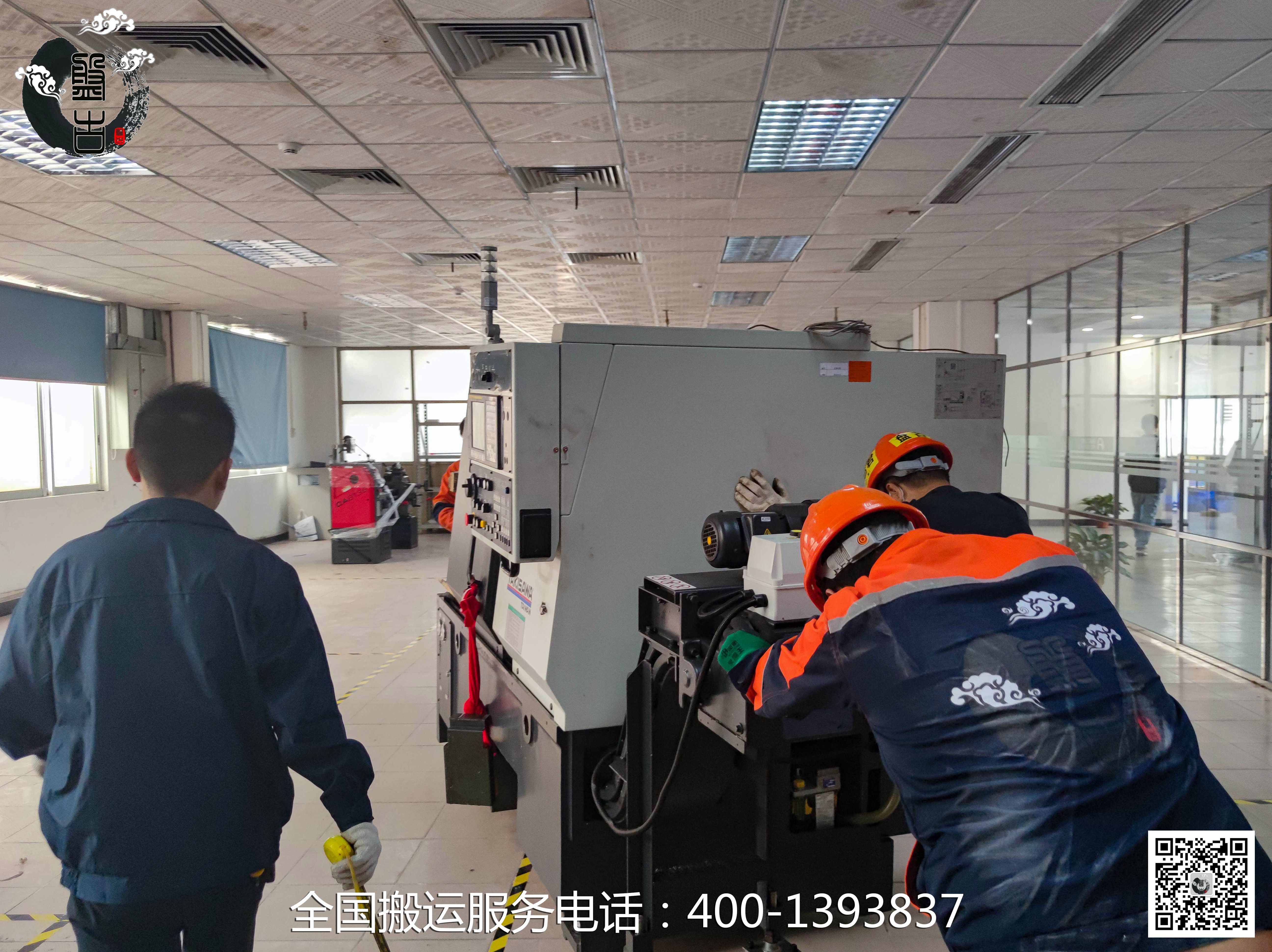 數(shù)控機床搬運圖片